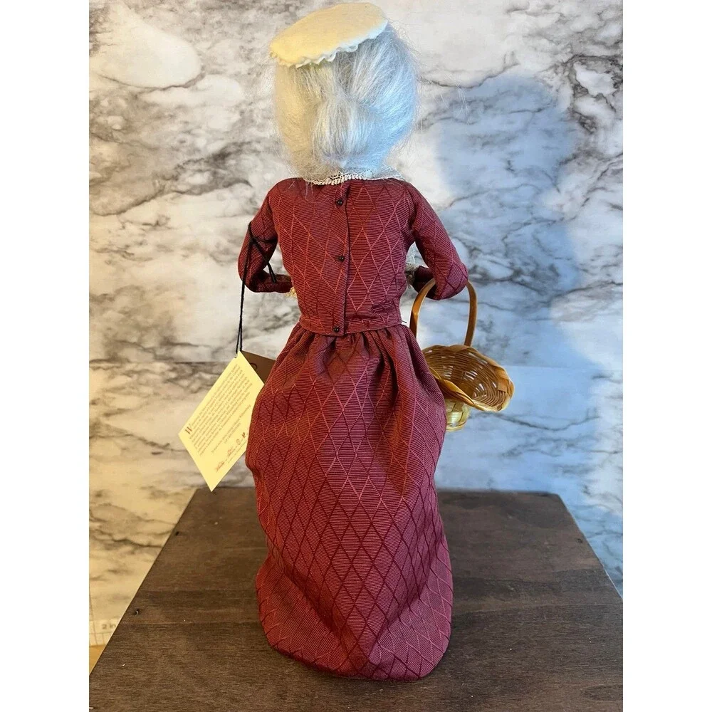 1999 Byers Choice Carolers Williamsburg Lady with Basket